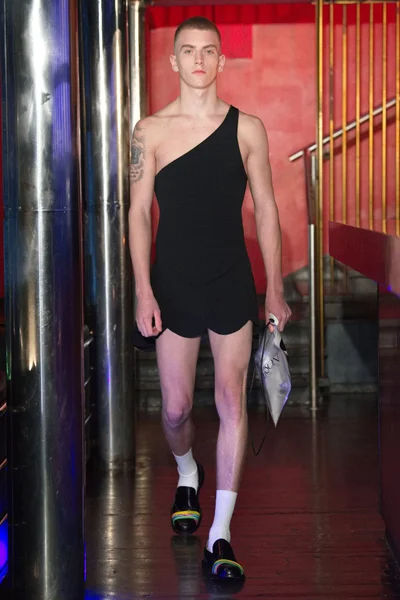 Look 18